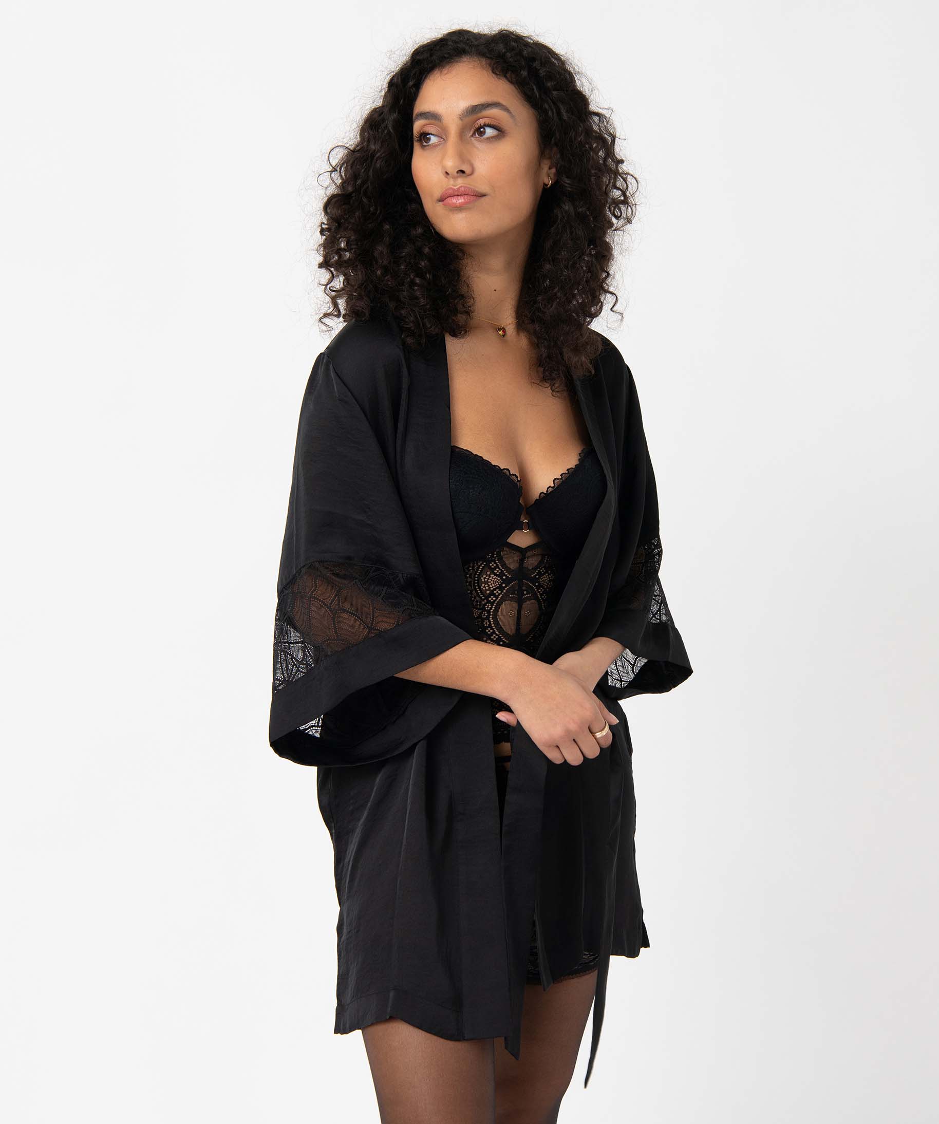 Veste d’intérieur femme en matière satinée et dentelle noir | GEMO