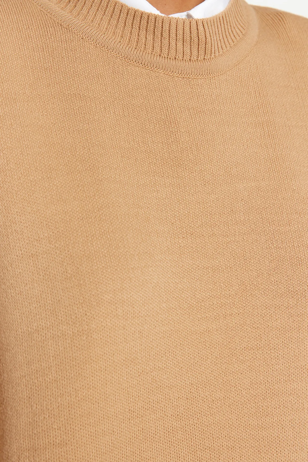 Trendyol Modest  Langer Strickpullover mit beigem Seitenband und detailliertem Detail TCTAW24UV00025