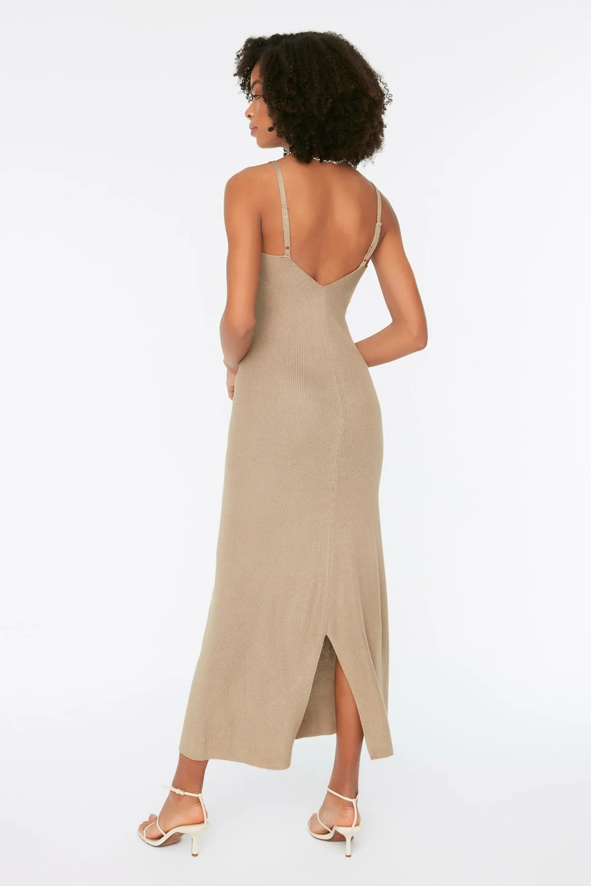 Trendyol Collection  Nerz MaxiTrikot Basic Kleid TWOSS20EL1574