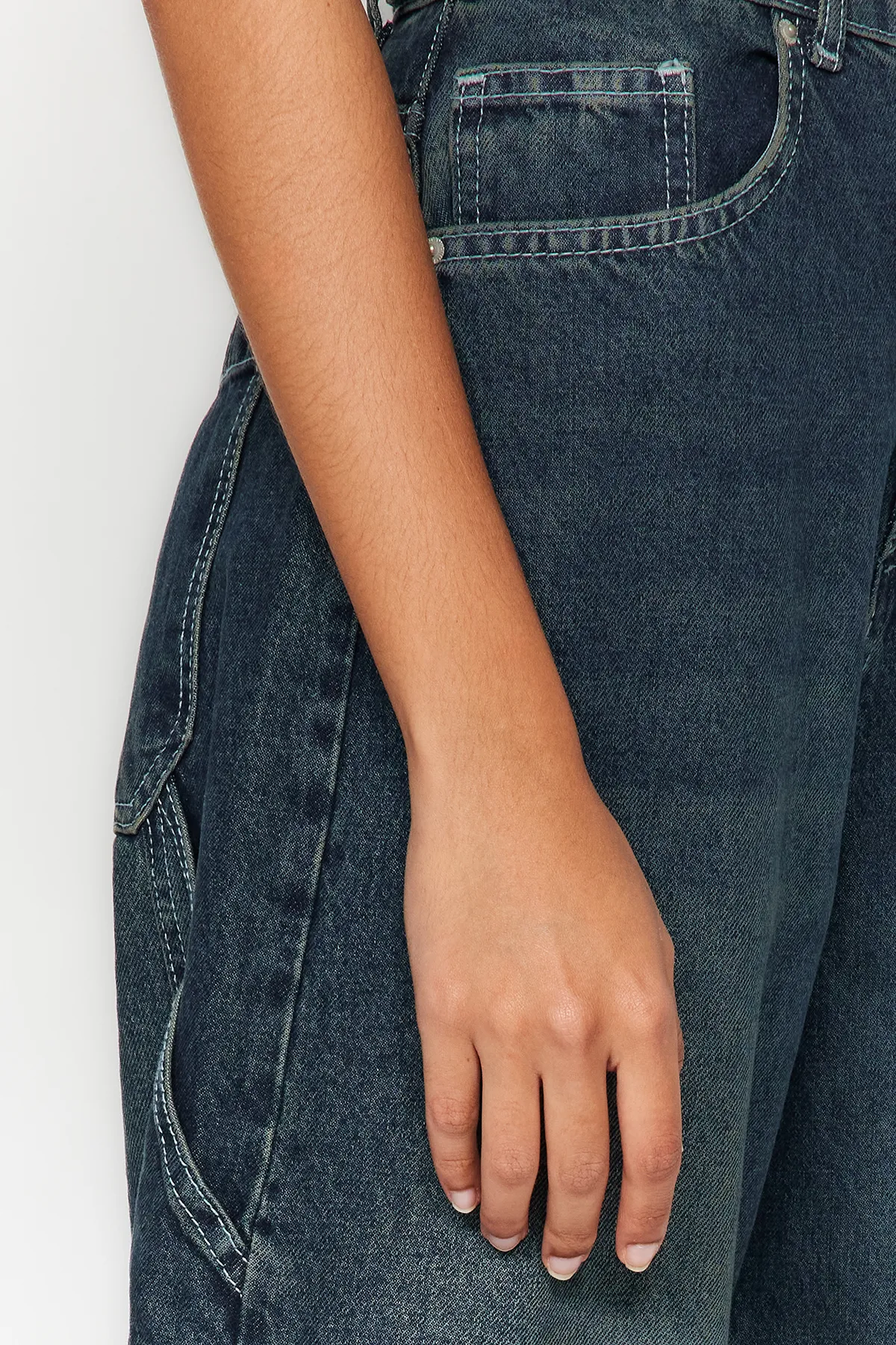Trendyol Collection  Dunkelblaue, locker geschnittene Carpenter-Jeans mit hoher Taille und Wascheffekt TWOAW24JE00308