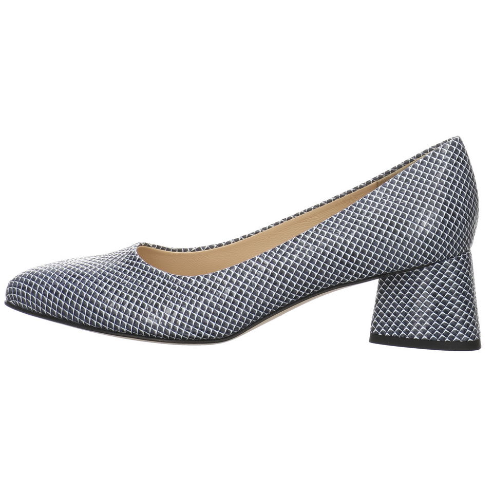 Brunate Pumps