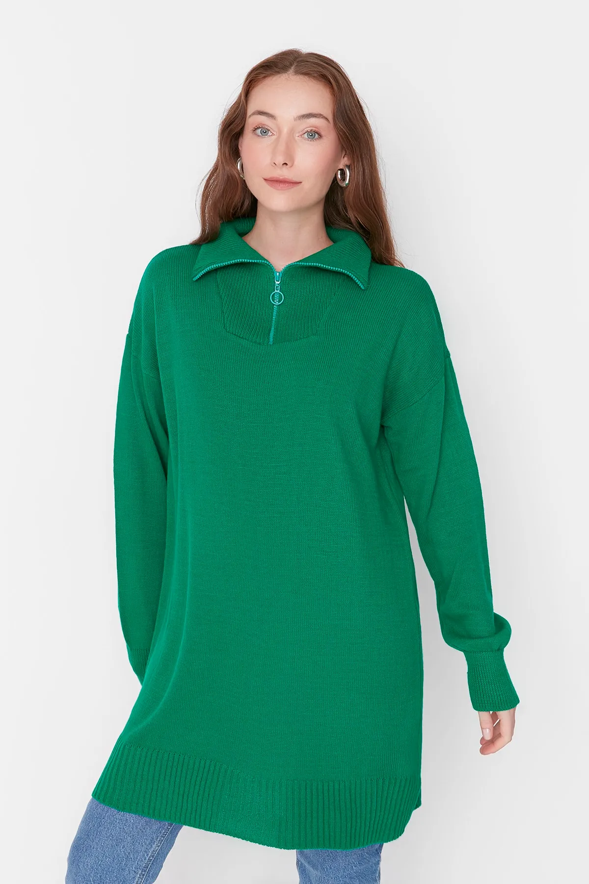Trendyol Modest  Grüner Strickpullover mit Stehkragen und Reißverschluss TCTAW23KZ00111