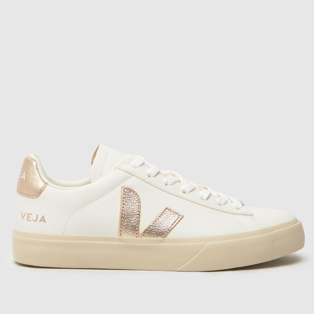Se fältsneakers i vitt och guld.