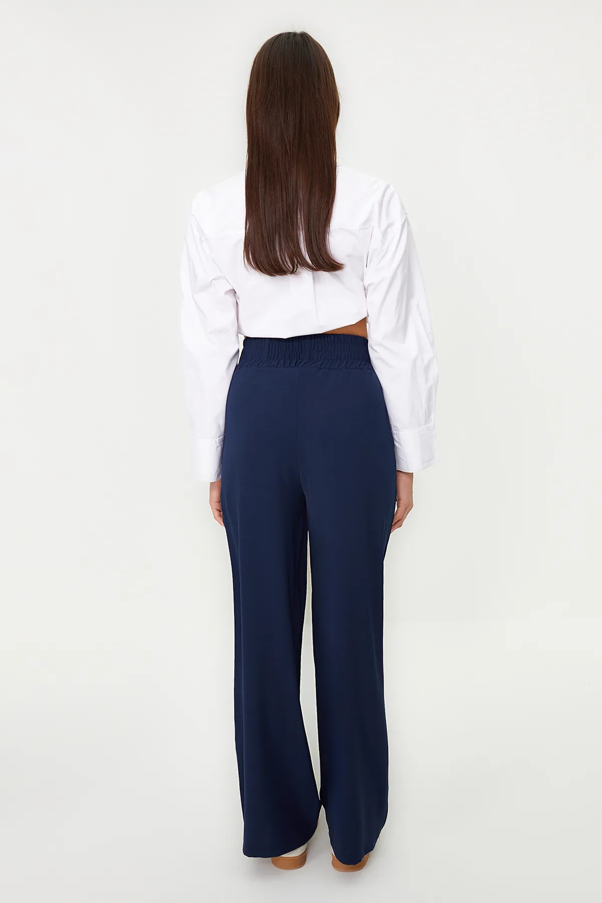 Trendyol Collection  Marineblaue, elastische Webhose mit weitem Bein / breiter Knöcheltaille TWOSS22PL00024