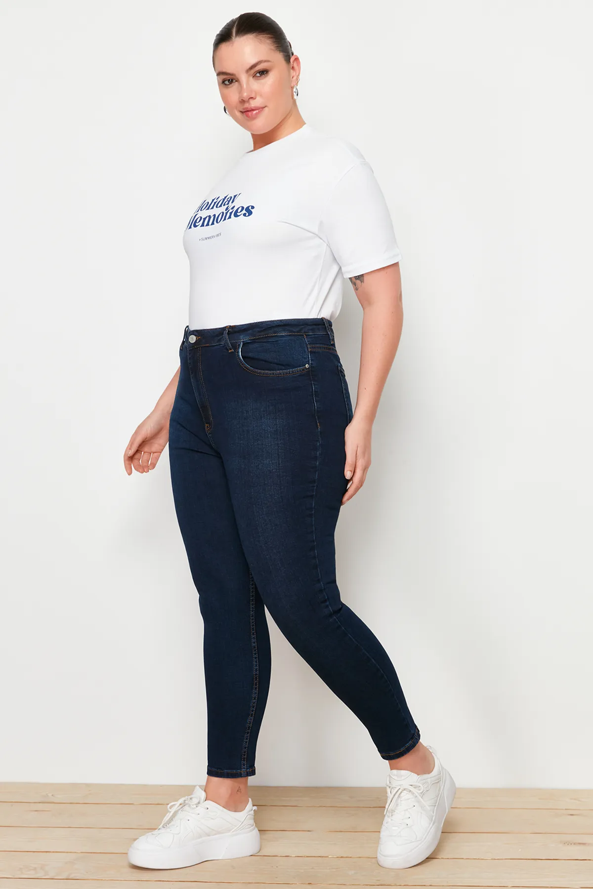 Trendyol Curve  Dunkelblaue, dehnbare Skinny-Jeans mit hoher Taille TBBAW23JE00000