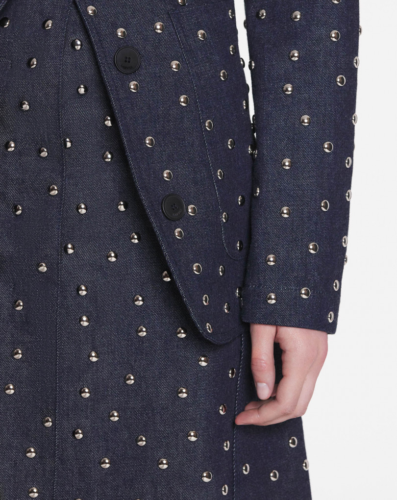 VESTE EN DENIM CEINTRÉE À CLOUS