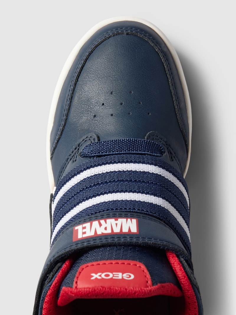 High Top Sneaker mit Marvel®-Details in marineblau