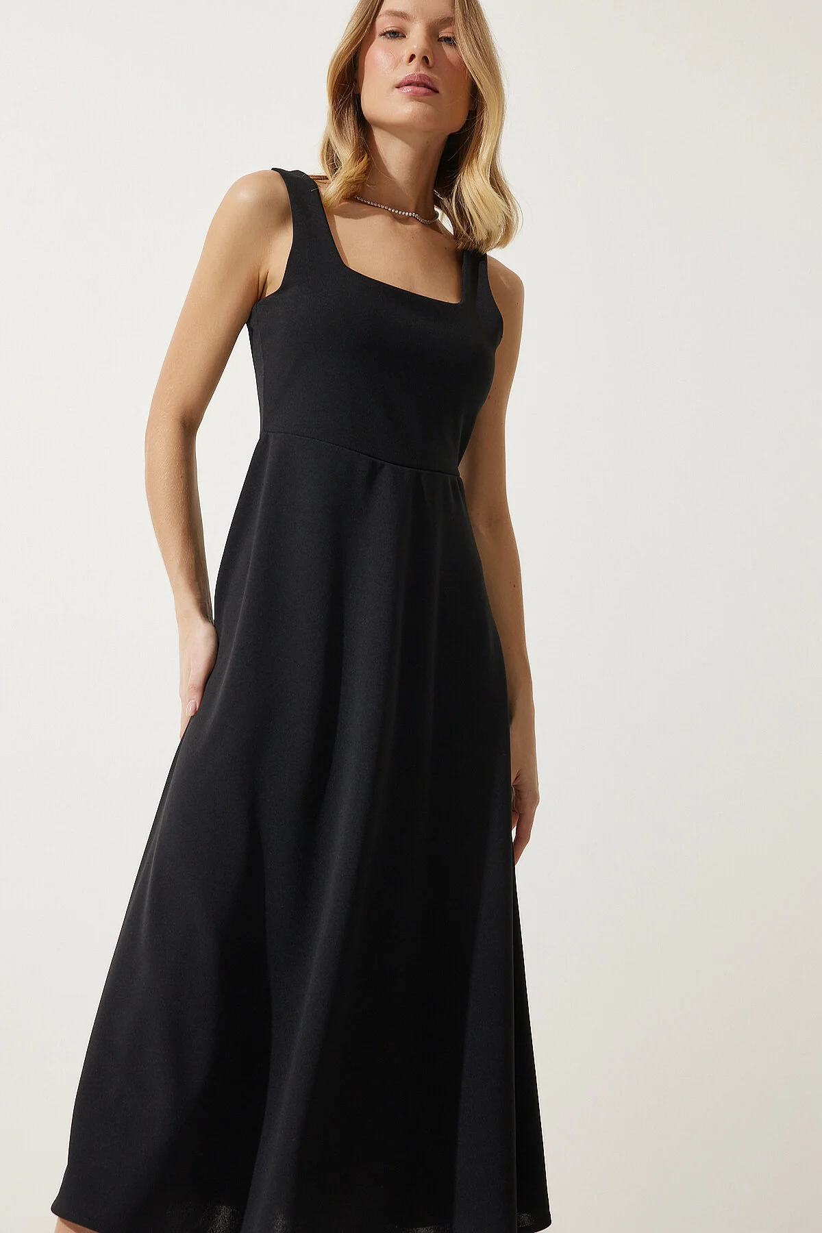 Happiness İstanbul  Schwarzes A-Linien-Kleid mit quadratischem Kragen für Damen DK00169