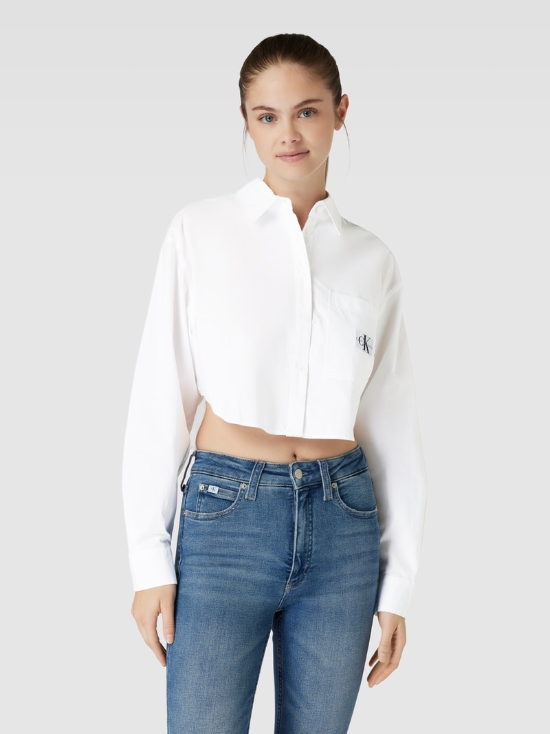 Cropped Bluse mit Label-Patch in weiss
