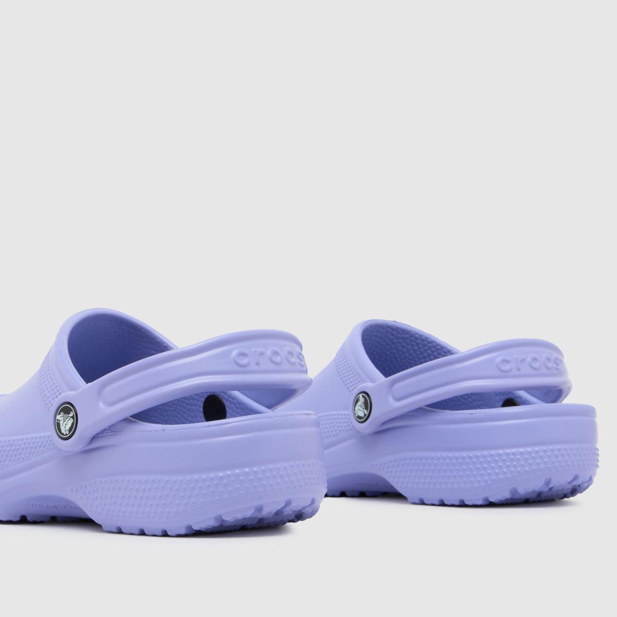 Crocs Classic klumpa szandál lila színben