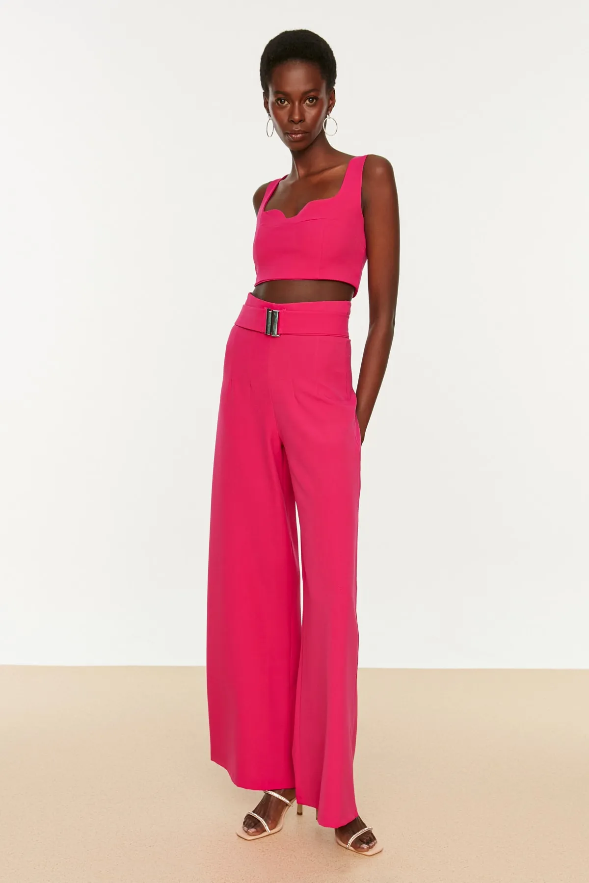 Trendyol Collection  Fuchsiafarbene Webhose mit Gürtel TPRSS22PL0199