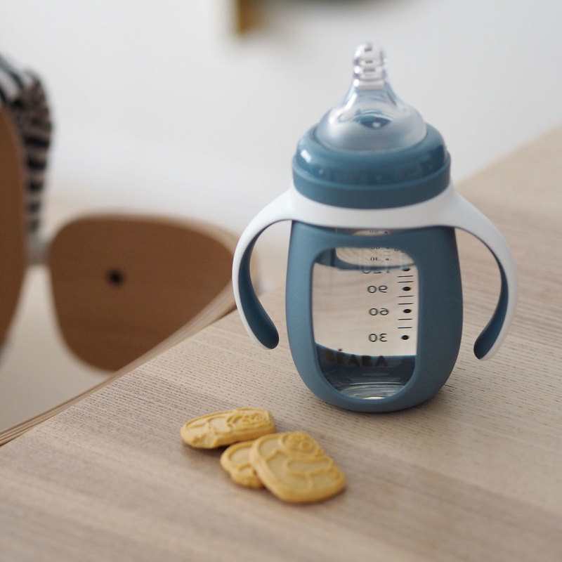 Biberon d'apprentissage 2 en 1 en verre 210 ml bleu Beaba