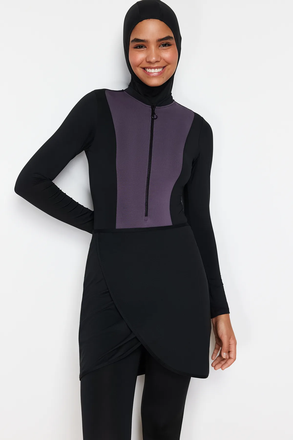 Trendyol Modest  Geräuchertes Farbblock-Beachwear-Badeanzug-Set mit vollständiger Abdeckung, 4-teilig TCTSS24CF00000