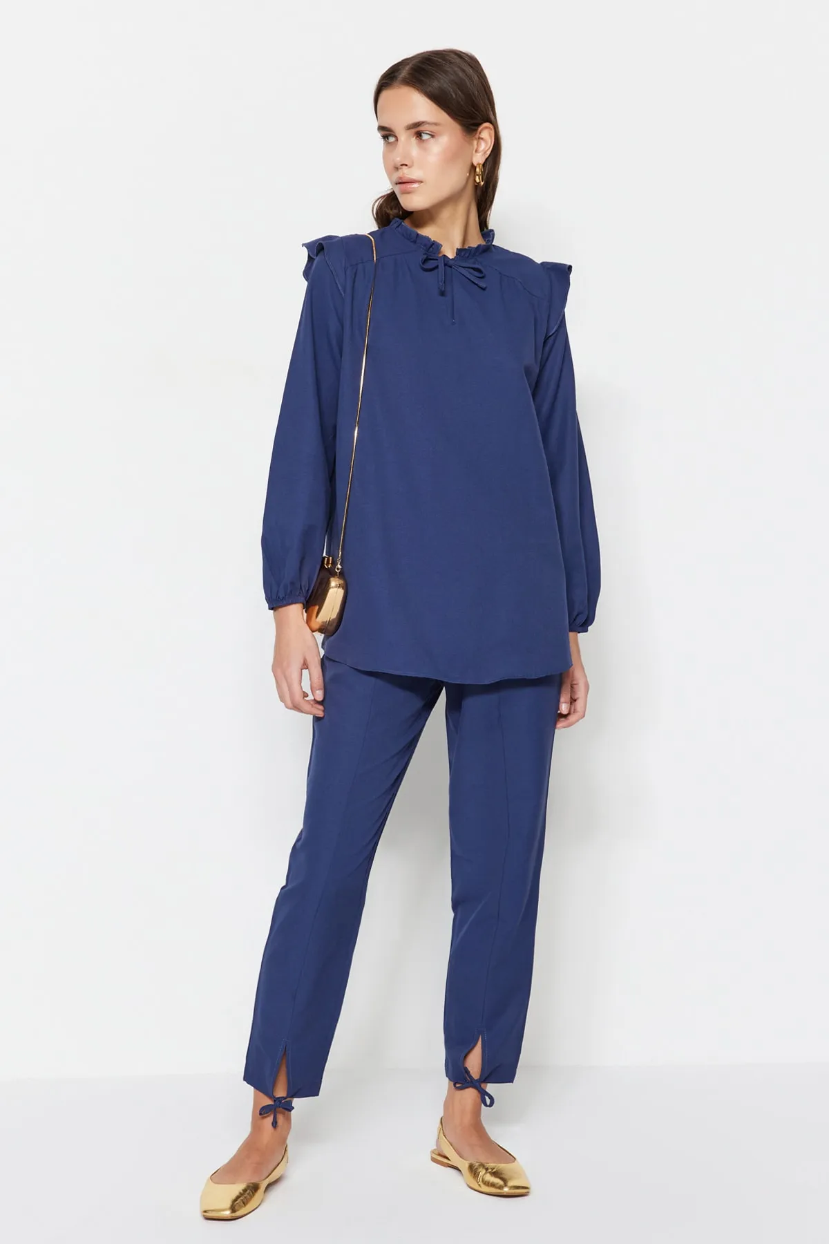 Trendyol Modest  Marineblaues Tunika-Hosen-Set im Denim-Look TCTSS23US00058