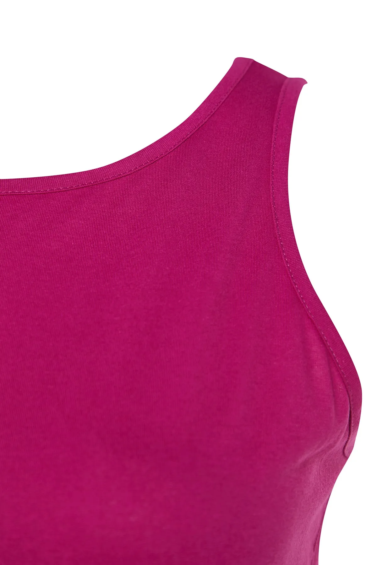 Trendyol Curve  Fuchsiafarbenes Shift-Strickkleid mit Rundhalsausschnitt und Schlitz TBBSS22AH0162