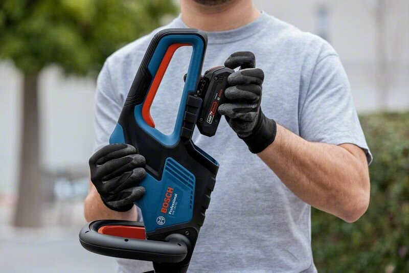 Taille-haie sans fil professionnel Bosch Blue 06008C9000 GHE 18V-60 (batteries et chargeur non inclus).