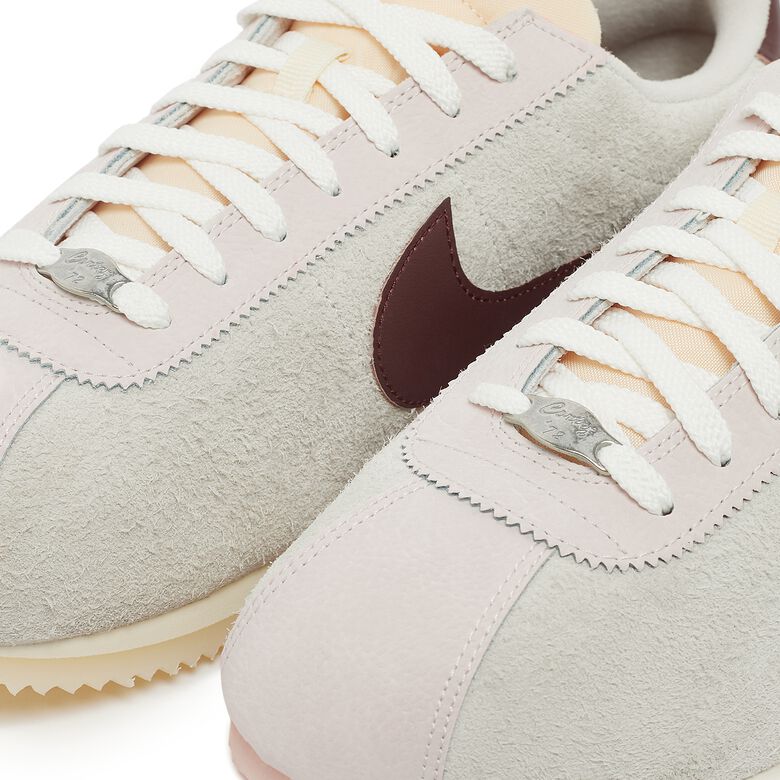 NIKE Cortez '23 sail/earth-lt orewood brn