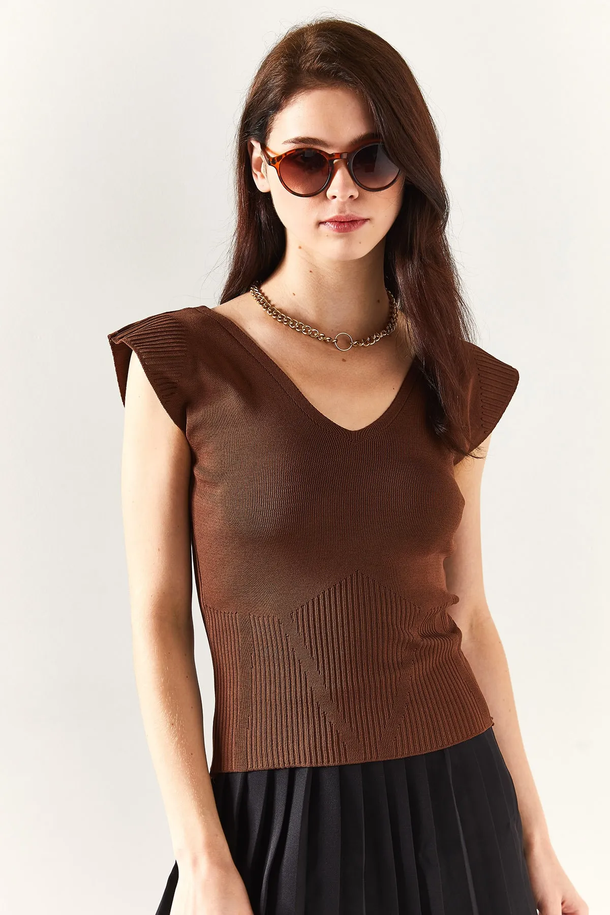 Olalook  Bitter Brown Schulter- und Rock-detaillierte V-Strickbluse für Damen vorne und hinten BLZ-19002207
