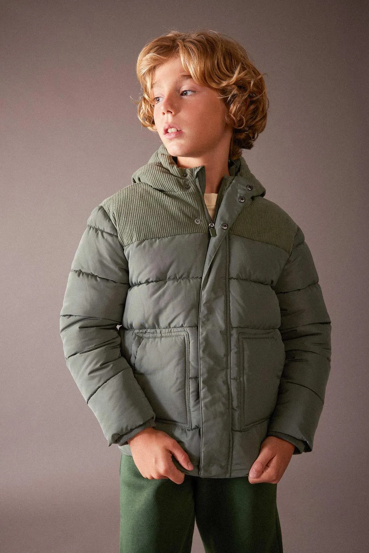DeFacto  Wasserabweisende Pufferjacke mit Kapuze für Jungen A2270a823wn