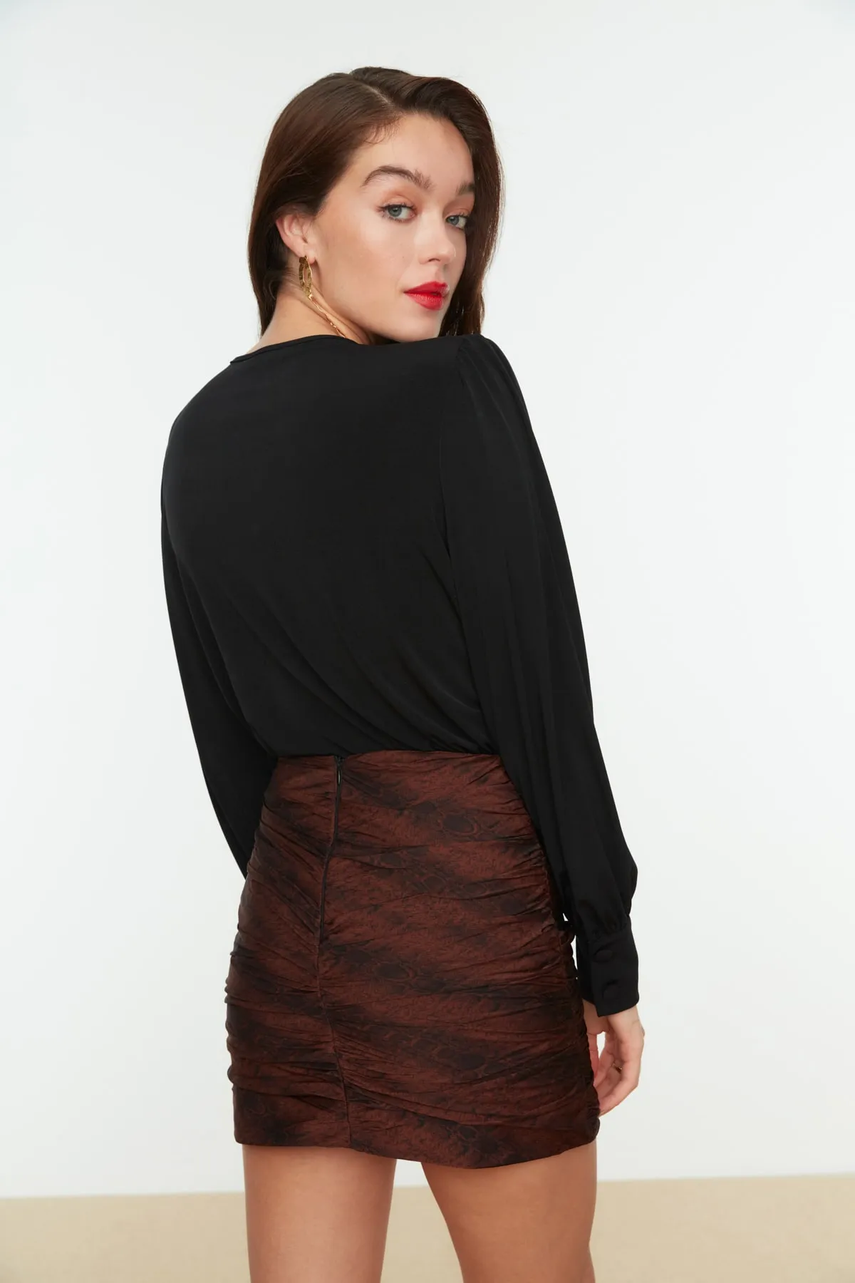 Trendyol Collection  Schwarzer Wickel-Strick-Body mit Druckknöpfen TPRSS21BD0029