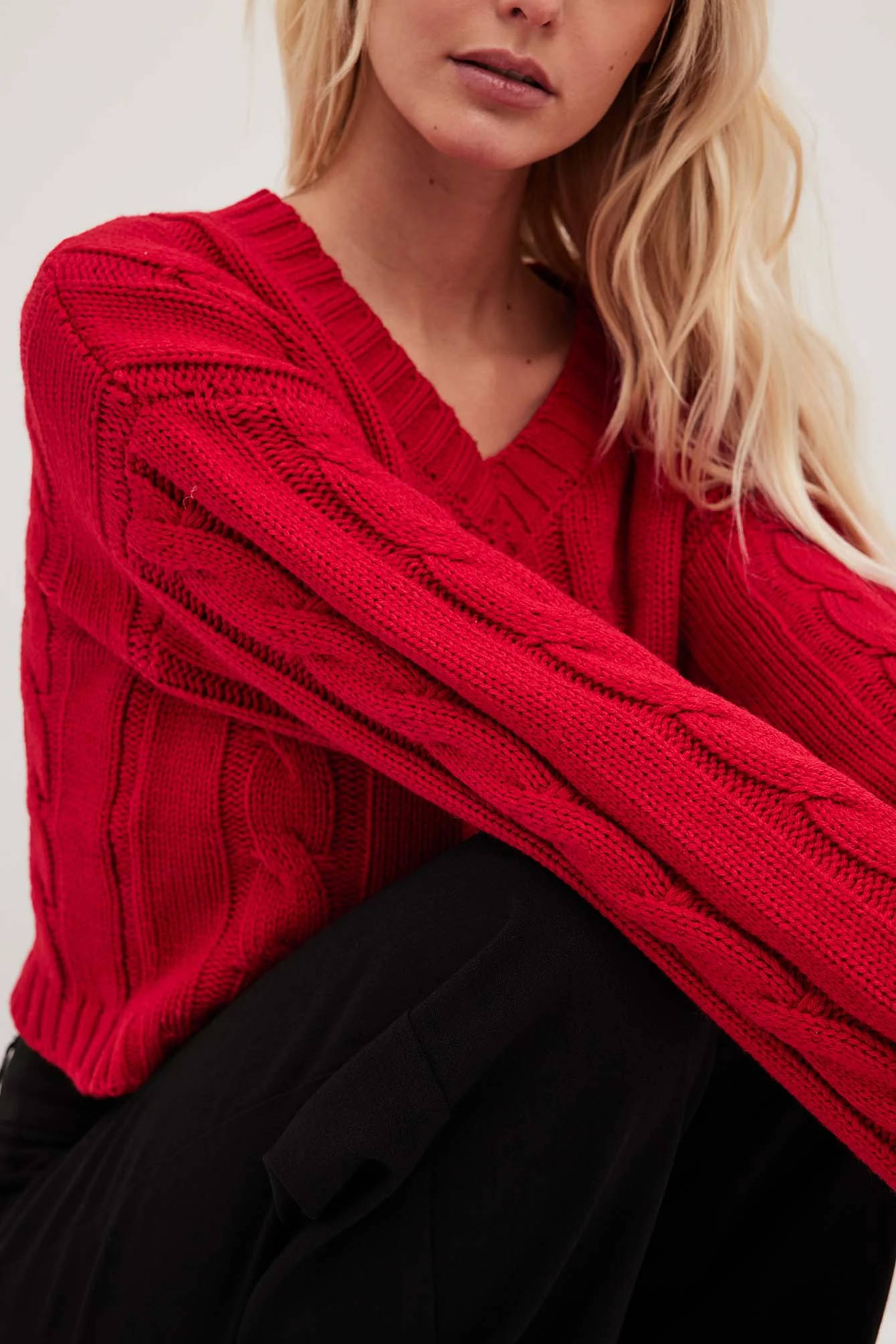 Strickpullover mit Zopfmuster