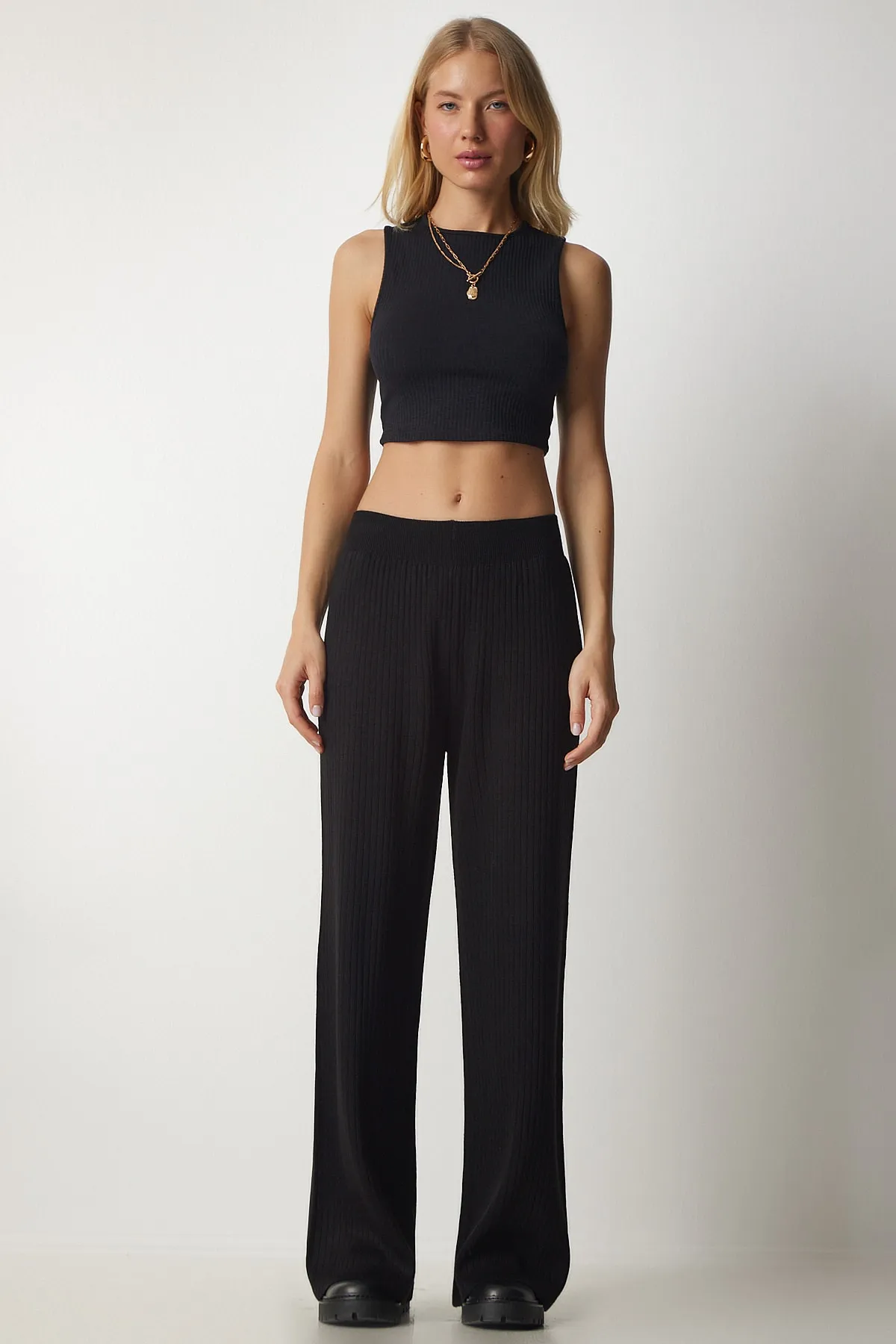 Happiness İstanbul  Schwarze gerippte Strickhose für Damen Kİ00096