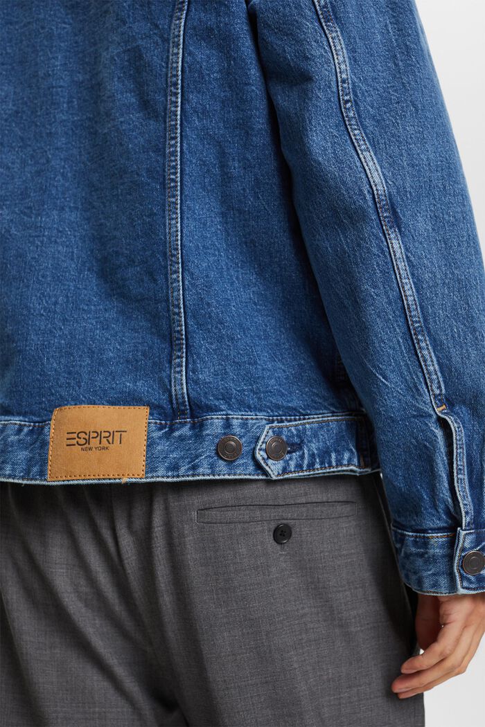 Jeansjacke im Truckerstil