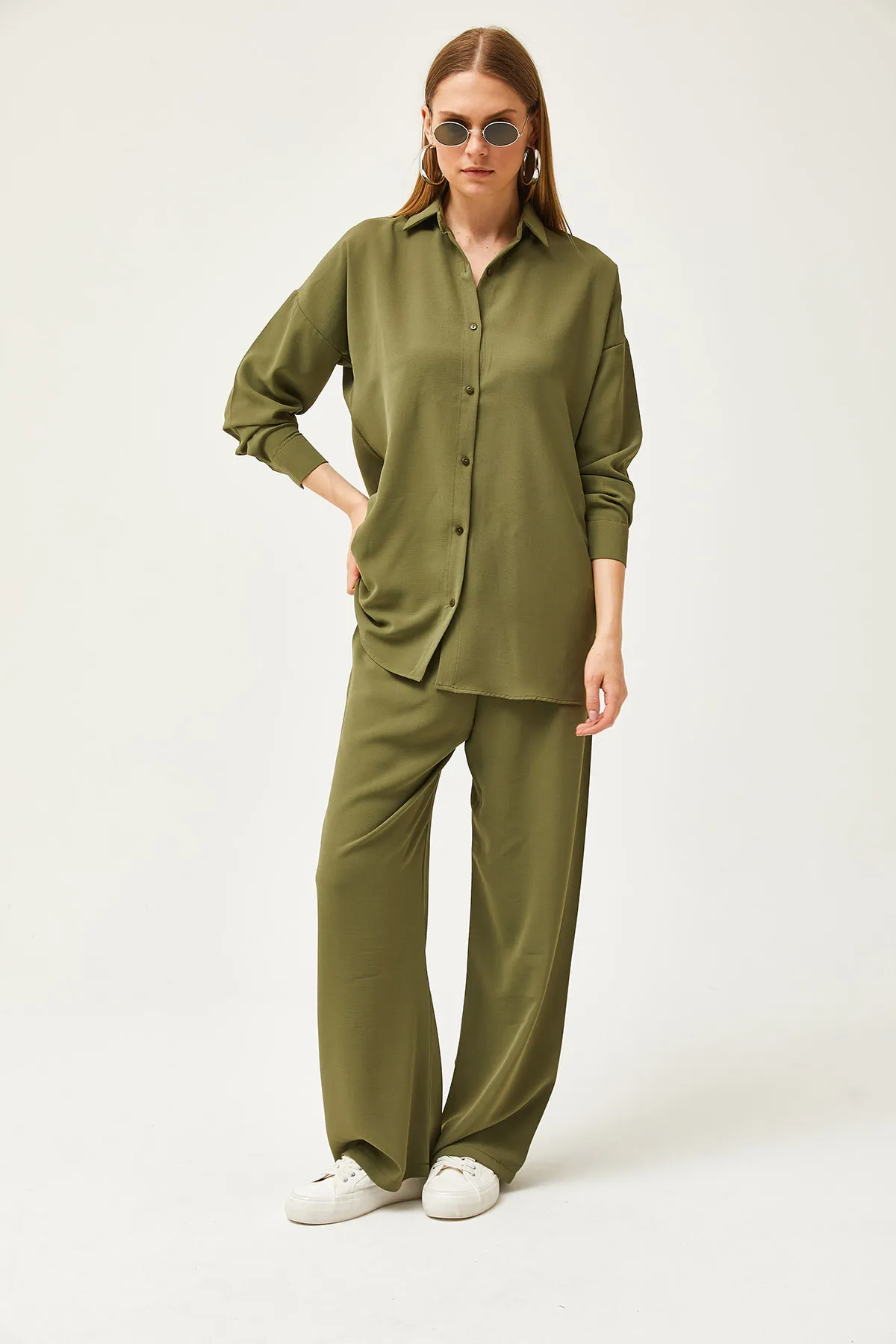 Olalook  Khakifarbenes drapiertes Hemd-Hosen-Set für Damen TKM-19000283