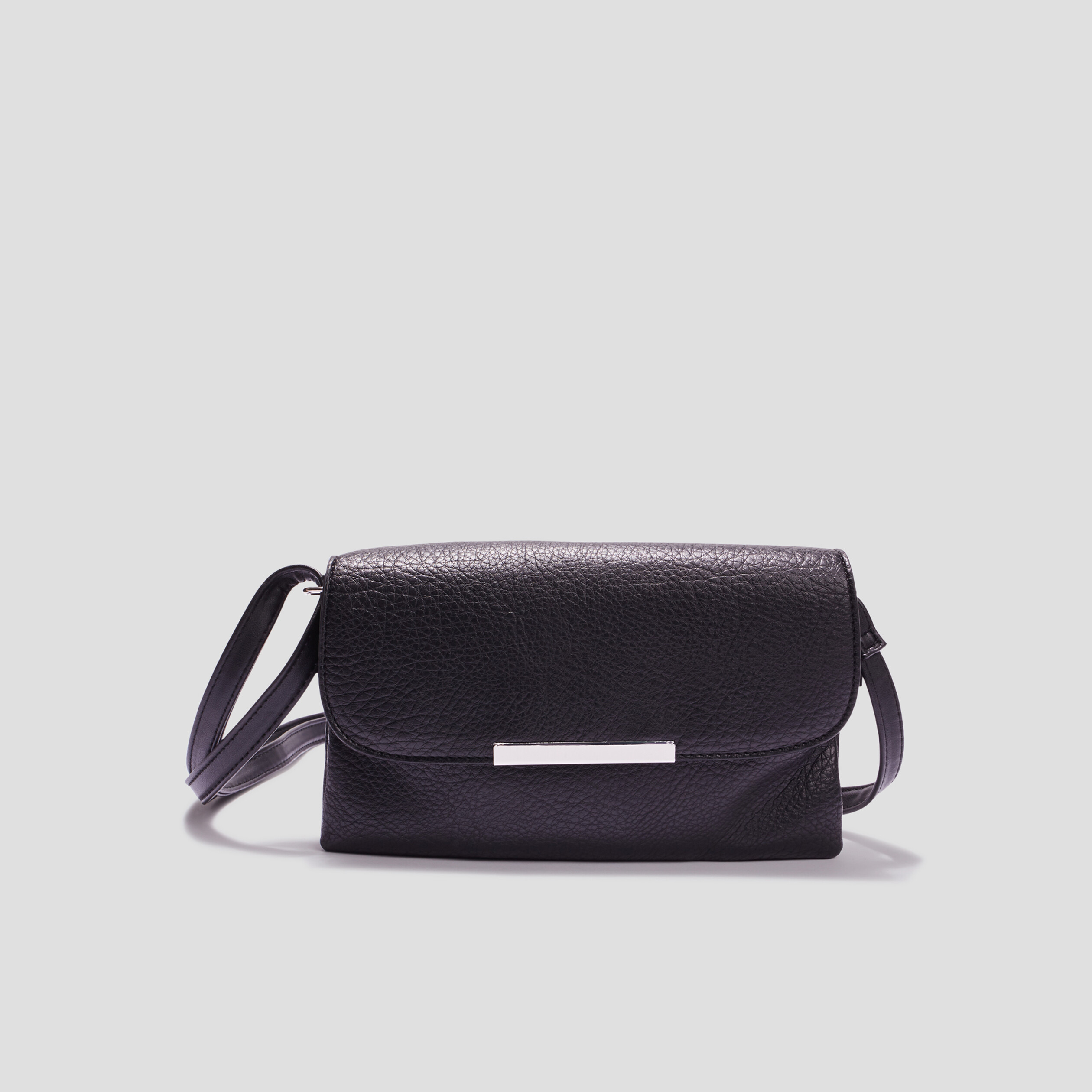 Sac en bandoulière avec rabat noir femme | La Halle