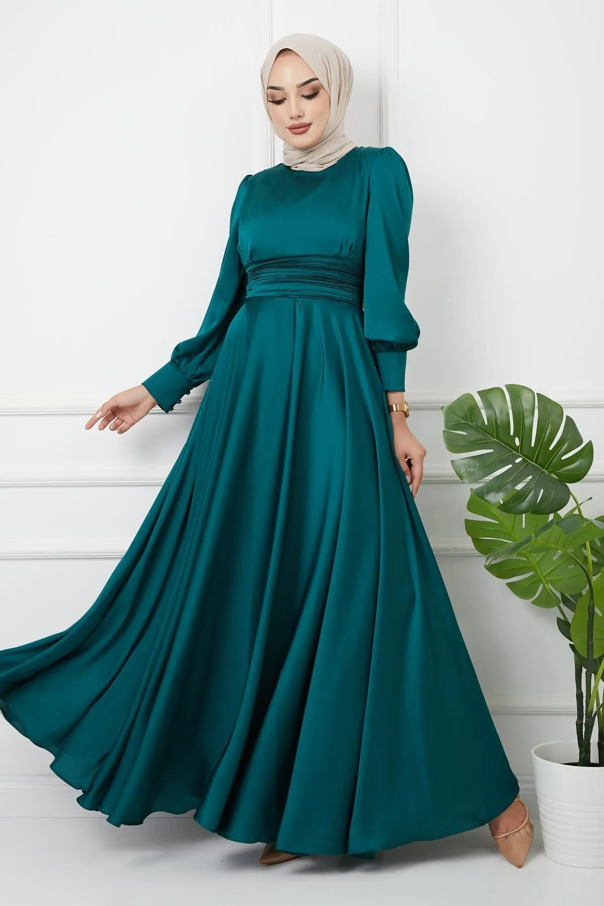 Olcay  Abendkleid mit Taillenfalten und Gürtel, Grün 1595