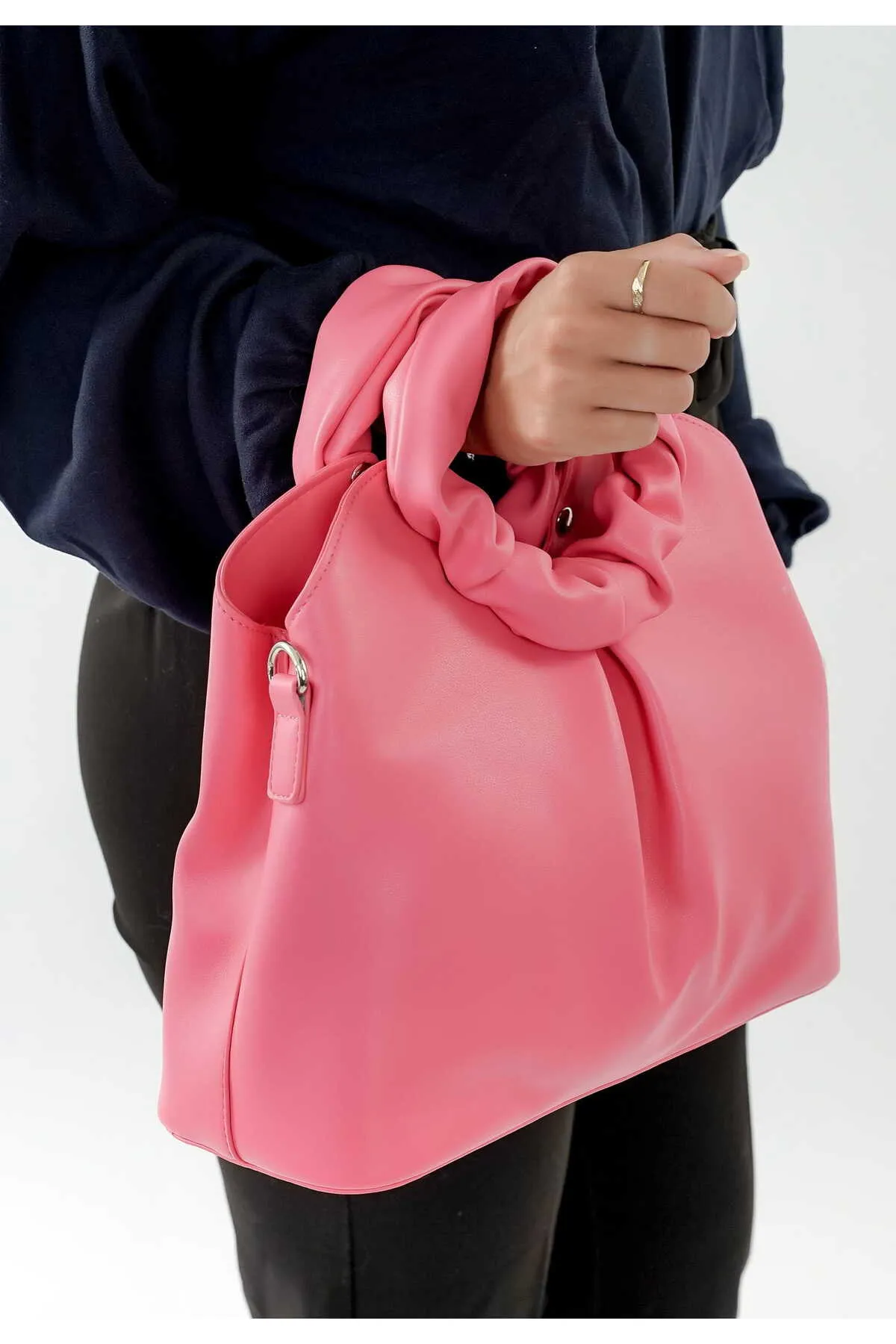 SURI FREY  Shopper NFT Web 3.0