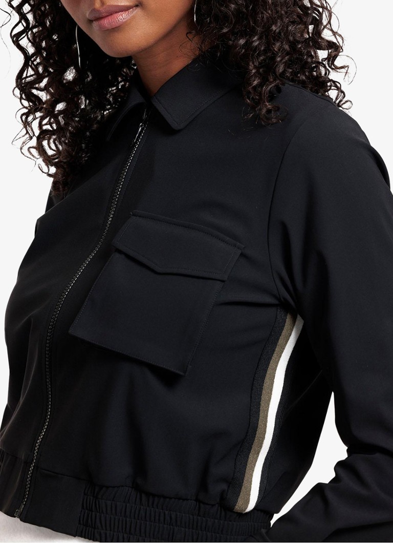 Chaqueta corta Mabel de Studio Anneloes con bolsillo en el pecho