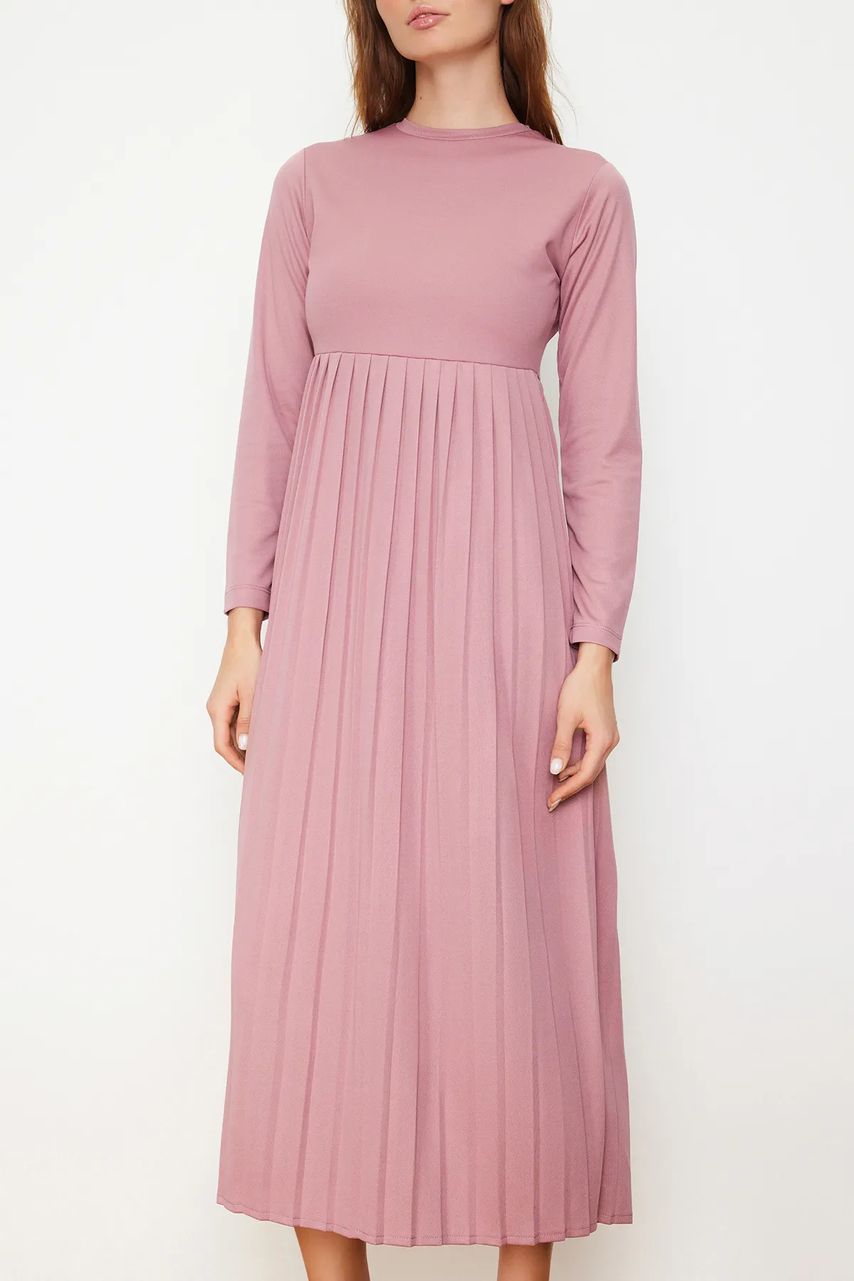 Trendyol Modest  Plissiertes Scuba-Strickkleid mit staubigem Rosenrock TCTAW24EL00000