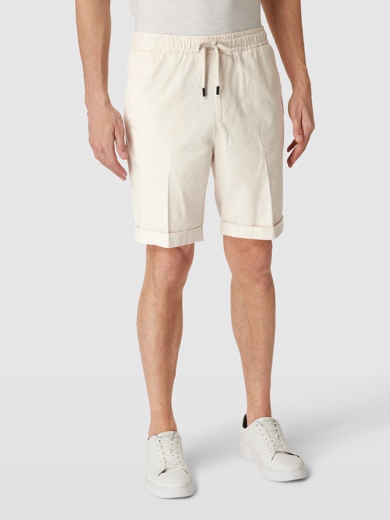 Shorts mit seitlichen Eingrifftaschen in weiß