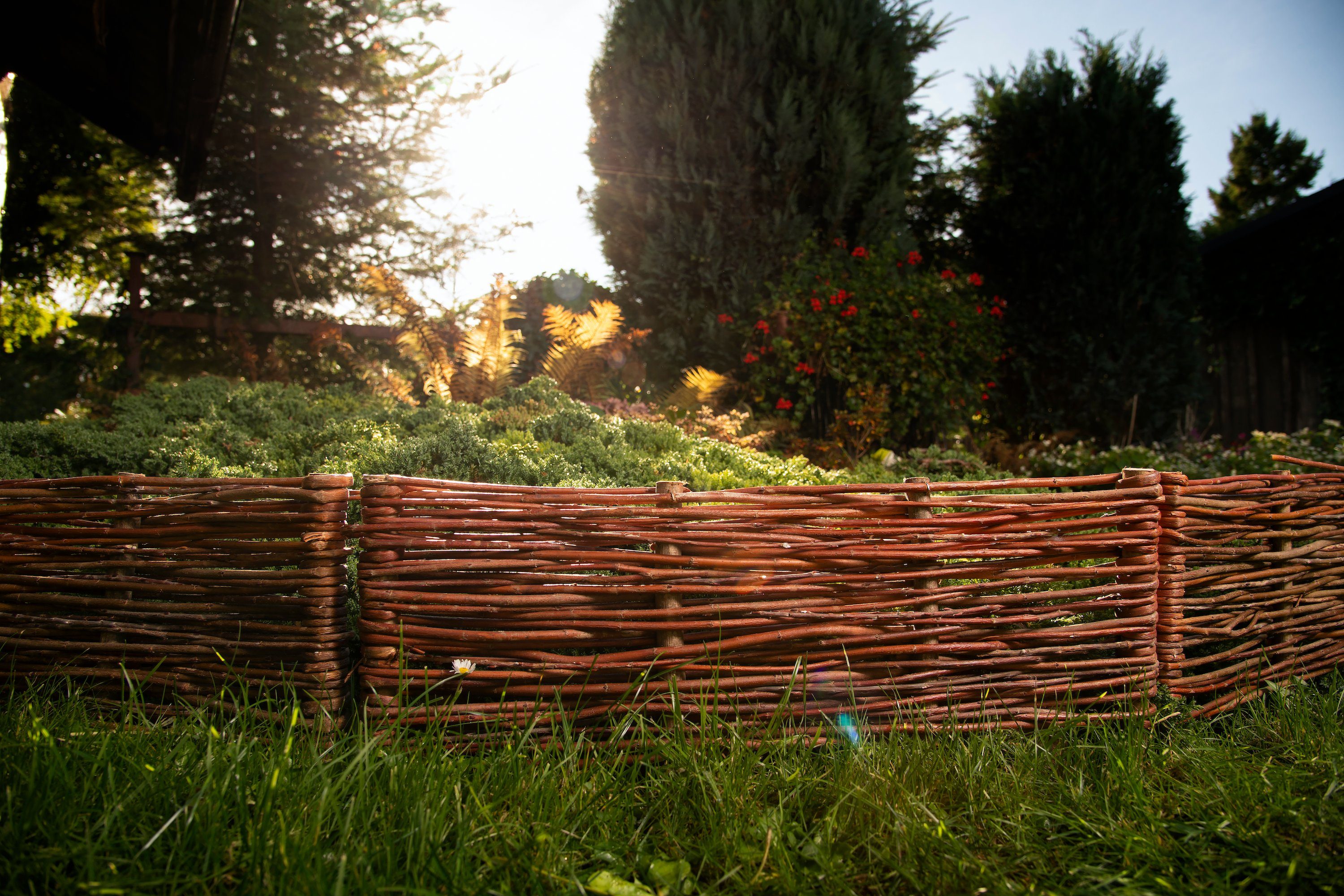 sunnypillow Beetbegrenzung Beeteinfassung aus Weide Weidenzaun Rasenkante Palisade