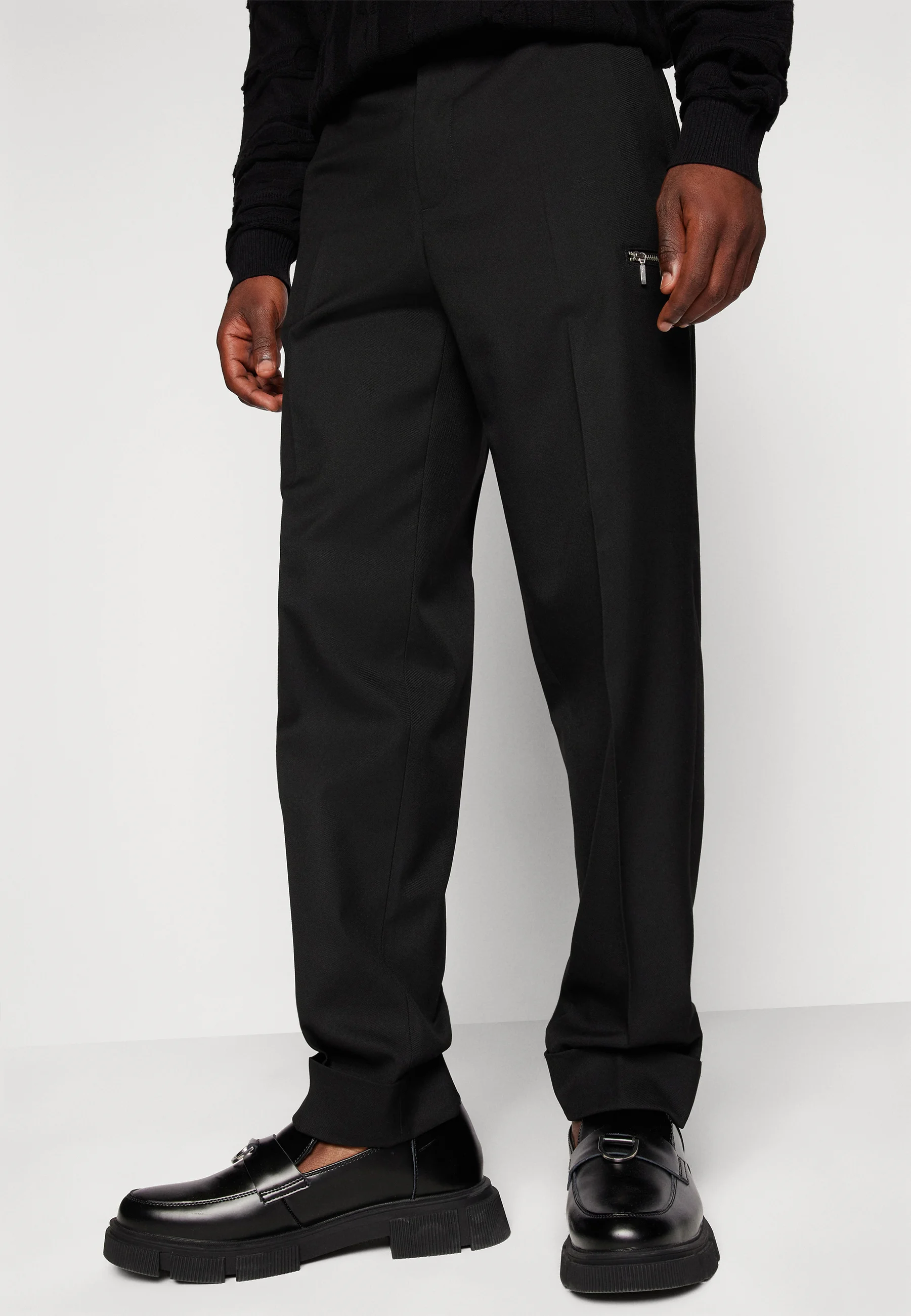 Pantalones LOGAN Rebeldes Redefinidos - Pantalones