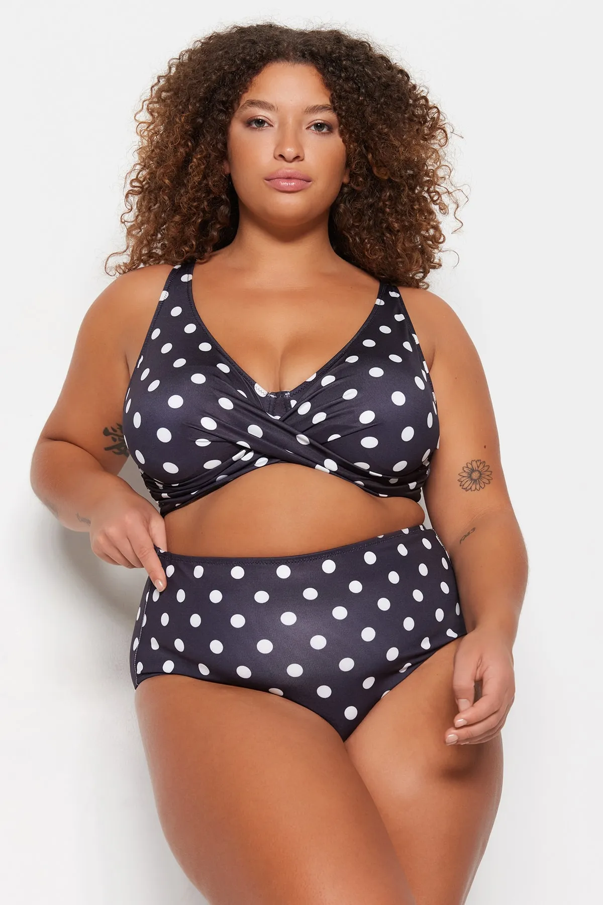 Trendyol Curve  Mehrfarbig gepunktete Bikinihose TBBSS23CR00014