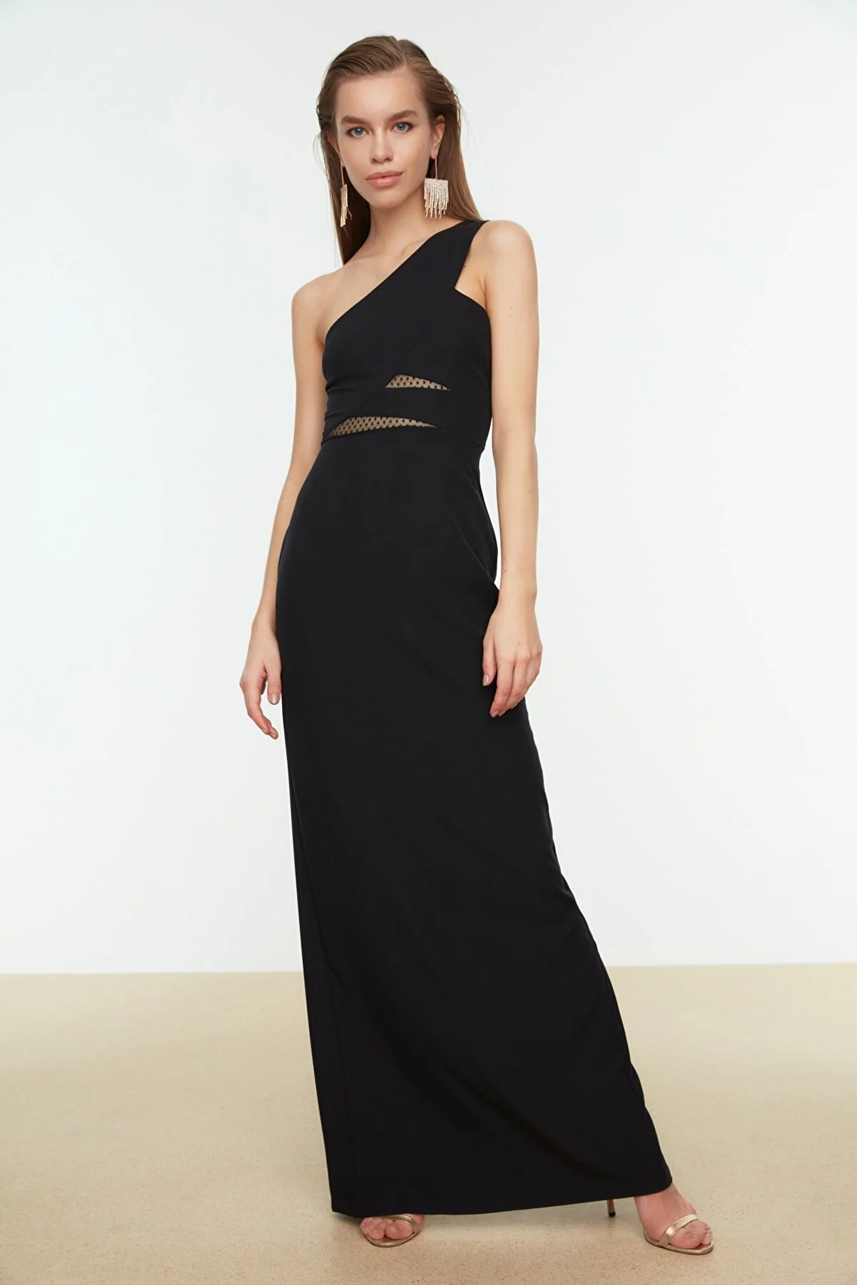 Trendyol Collection  Schwarzes langes Abendkleid mit gewebtem Fenster/Ausschnitt-Detail TPRSS21AE0066