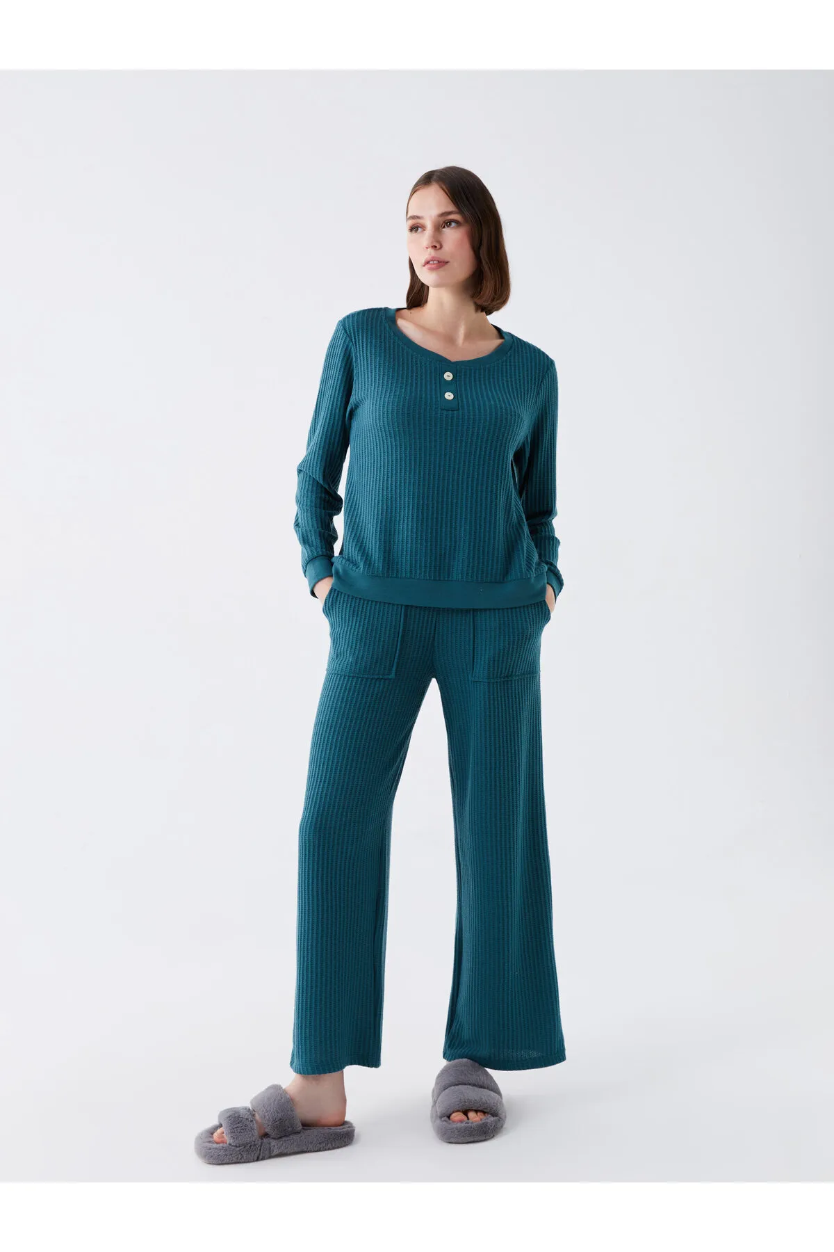 LC Waikiki  Gemustertes Langarm-Damenpyjama-Set mit Rundhalsausschnitt
