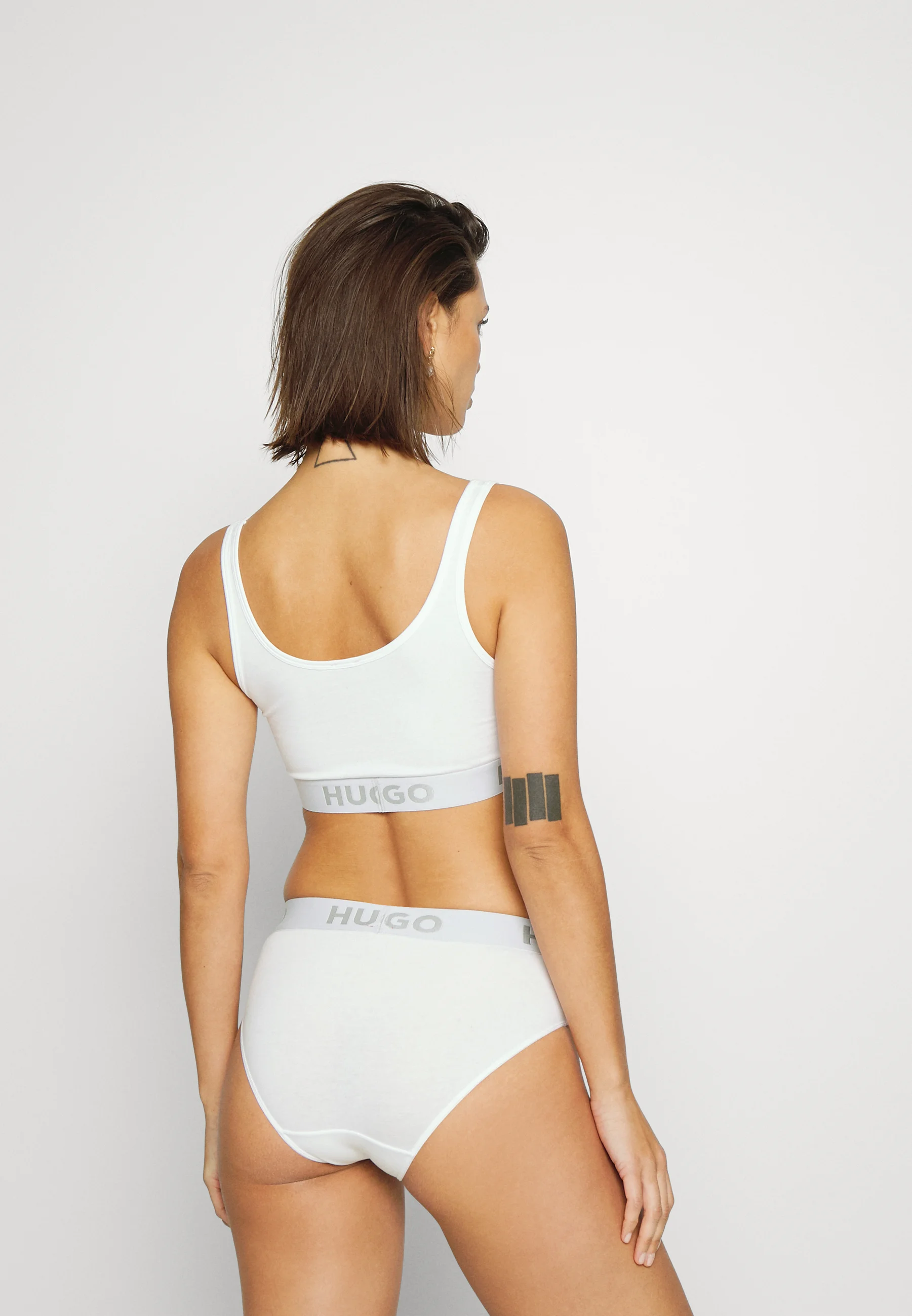 BRALETTE HUGO CON LOGOTIPO DEPORTIVO - Bustier
