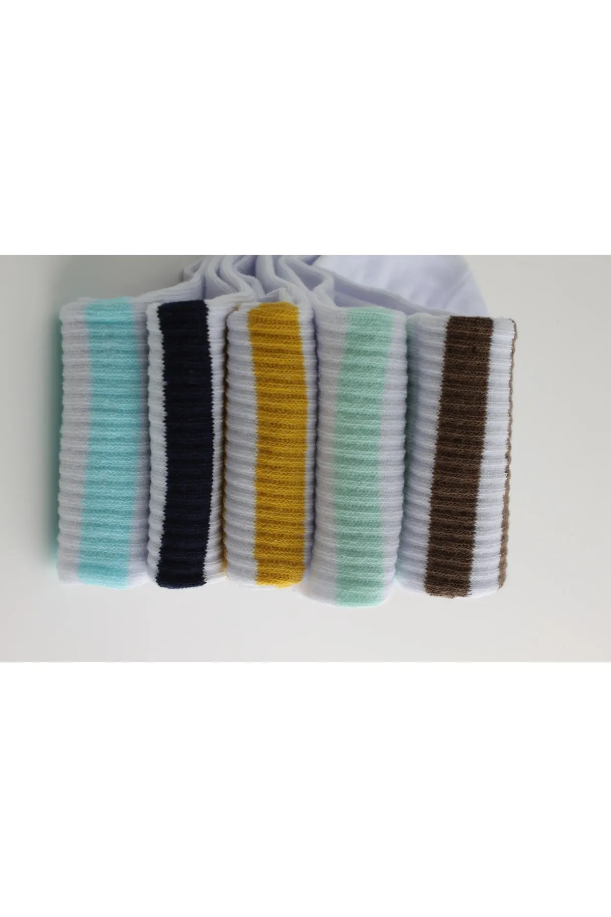 Trick or Treat  Packung mit 5 verschiedenfarbigen, bunt gestreiften, weißen Unisex-Damen- und Herrensocken aus Baumwolle