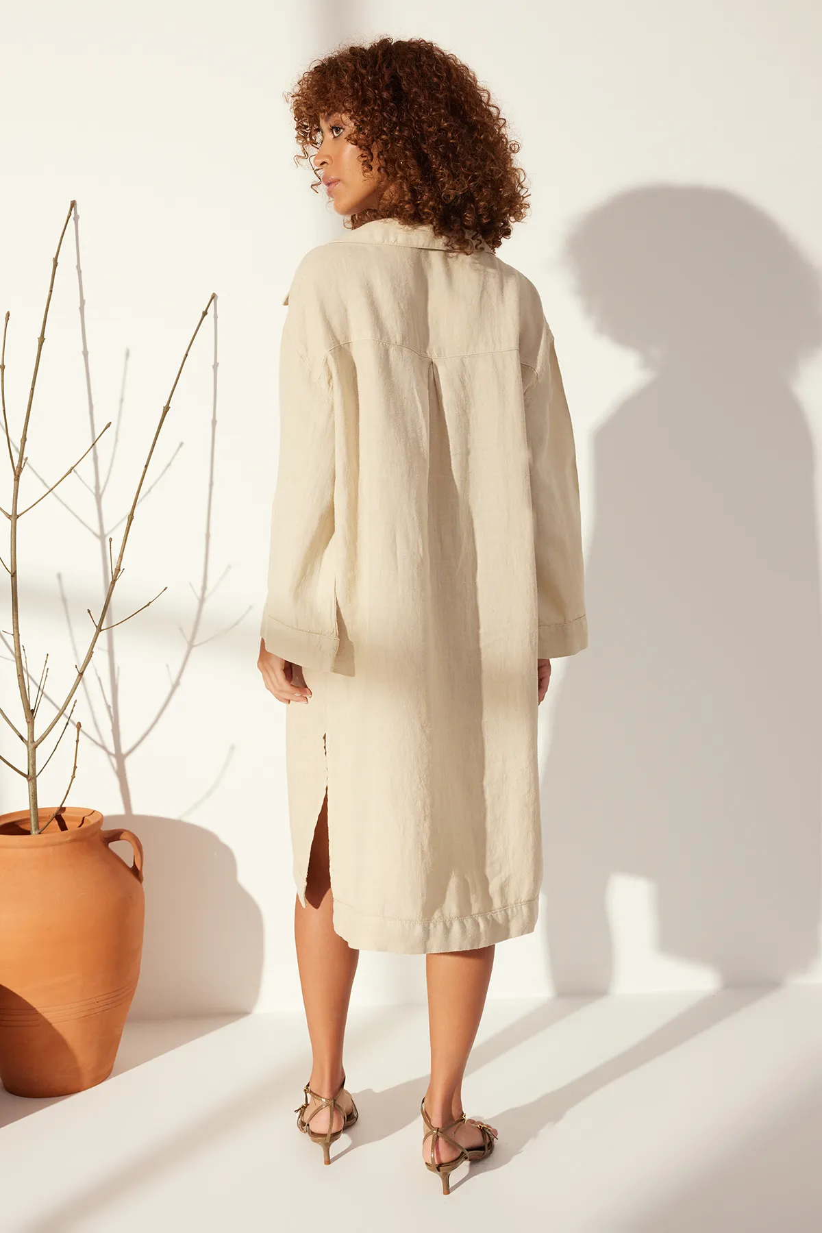 Trendyol Collection  Steinfarbenes Midikleid aus 100 % Leinen TWOSS24EL00666