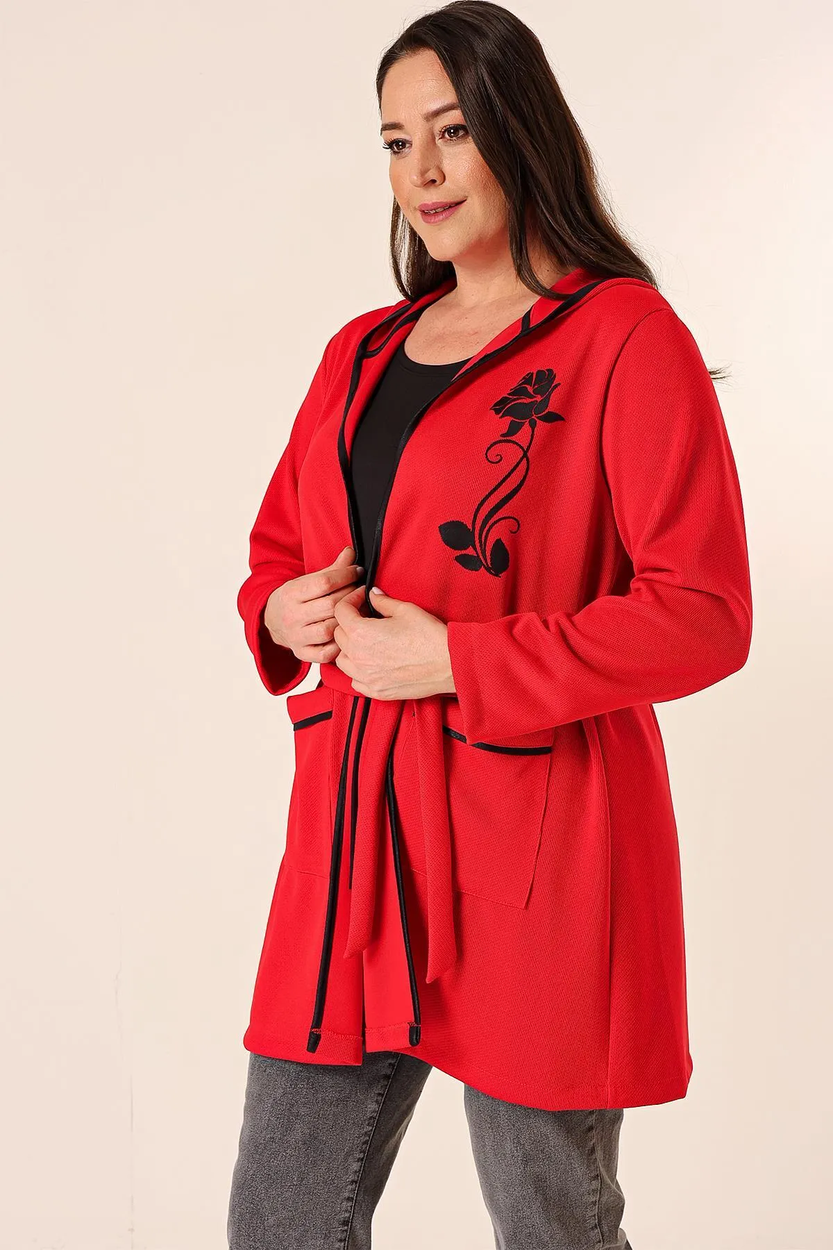 By Saygı  Ärmelloses Unterhemd, Kapuze, Taschentasche, Strickjacke mit Gürtel und Blumenmuster, großes 2-teiliges Set