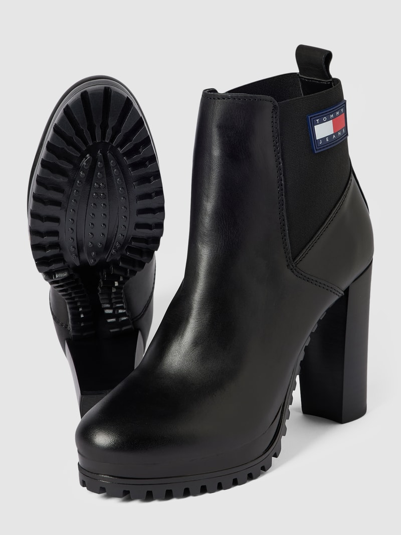 Stiefeletten aus Leder-Mix in schwarz