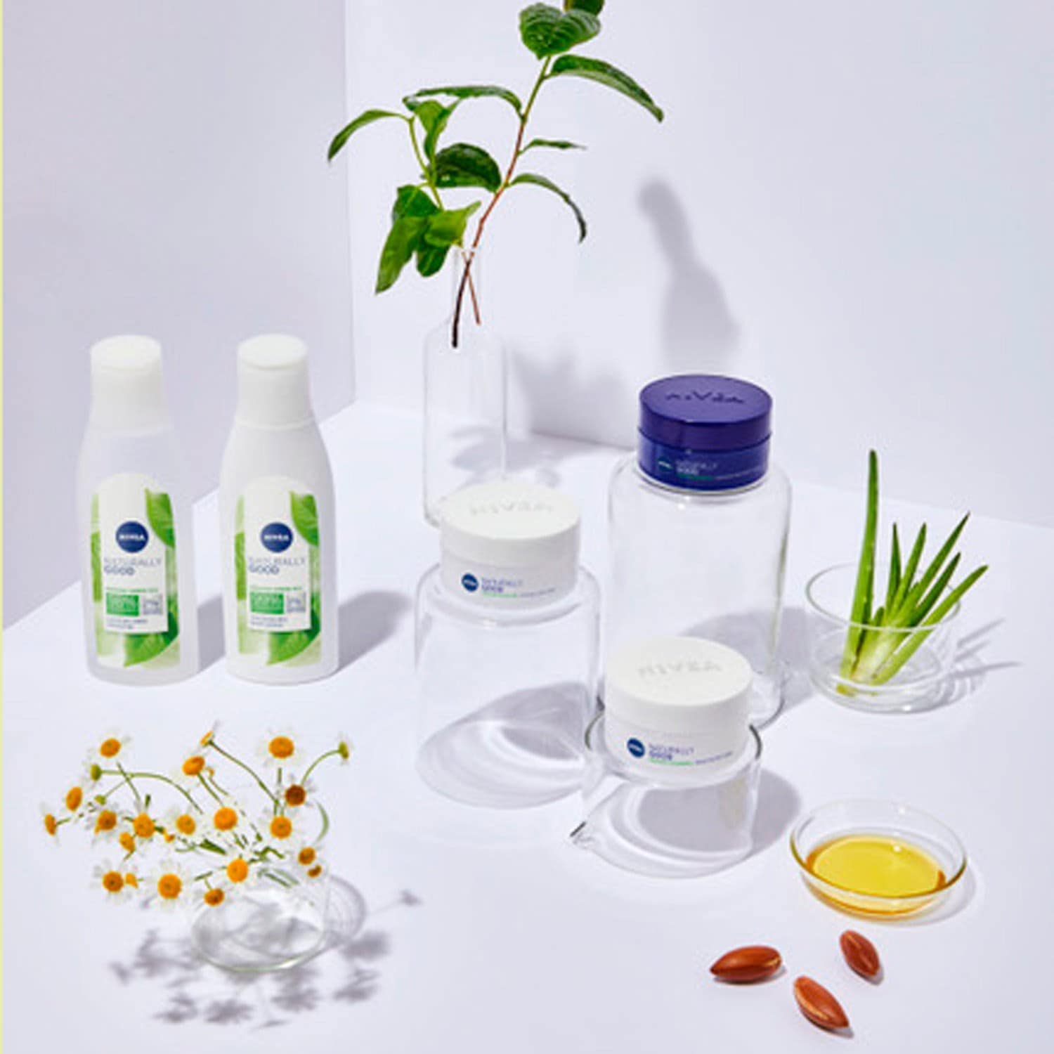 NIVEA 24 val. drėkinamasis naktinis kremas su organiniu argano aliejumi