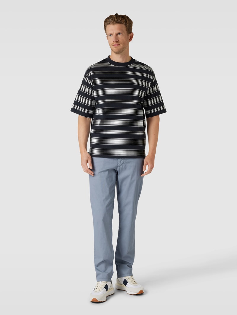 Chino mit französischen Eingrifftaschen in bleu