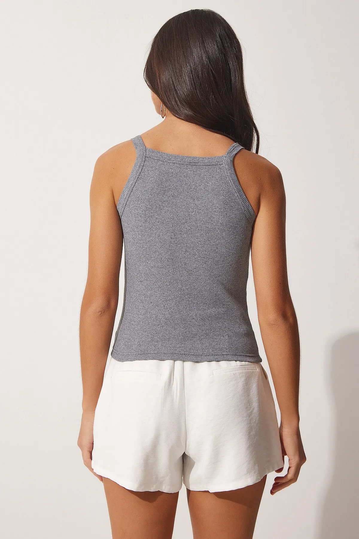 Happiness İstanbul  Graues geripptes Crop-Top mit Neckholder-Kragen für Damen ZV00106
