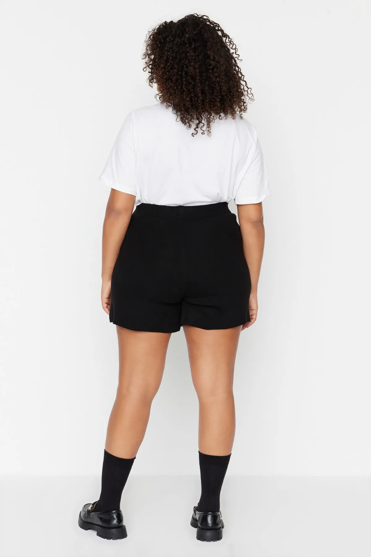 Trendyol Curve  Schwarze Strickshorts im Rock-Look