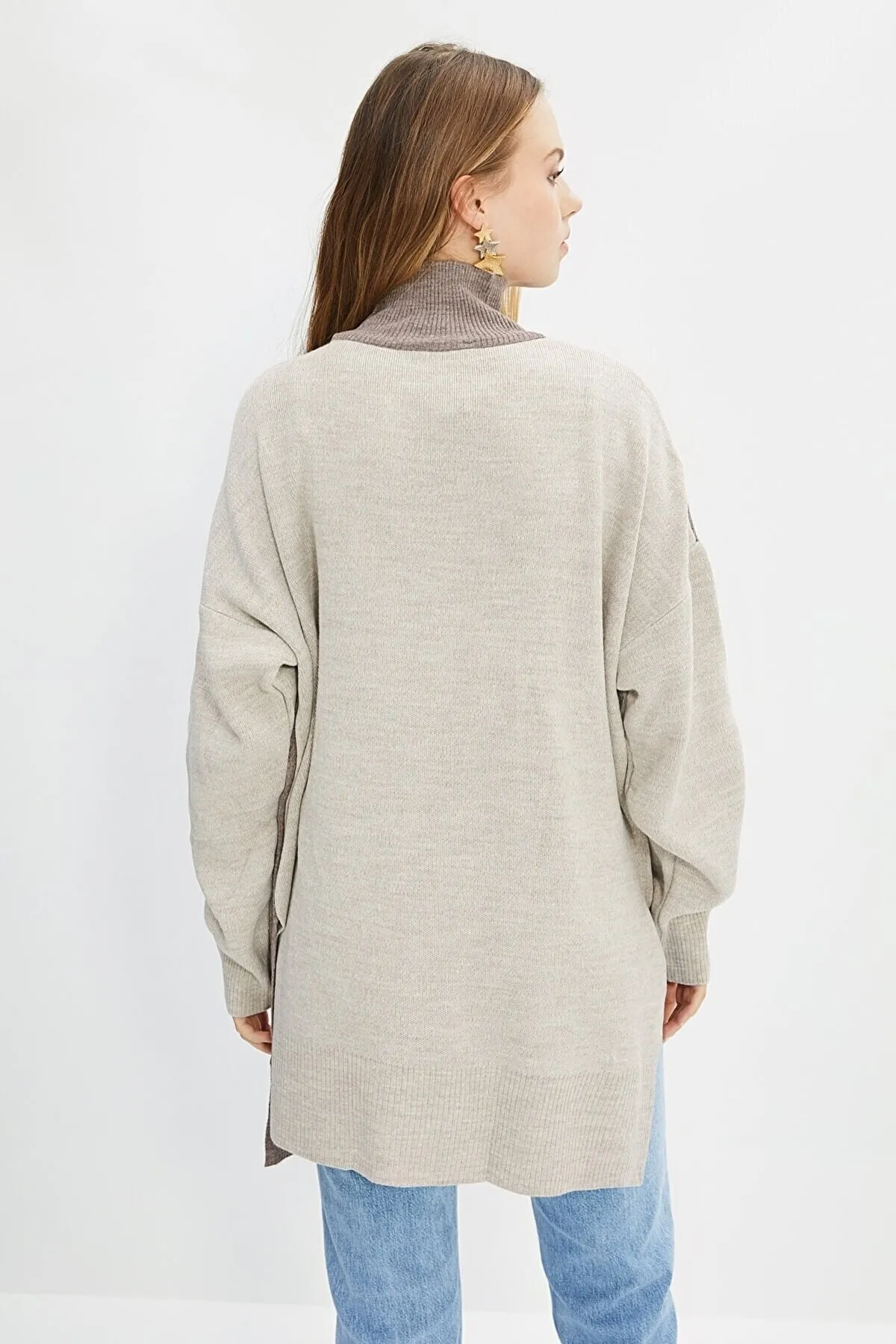 Trendyol Modest  Langer Strickpullover mit Rollkragen in Braun und Blockfarben TCTAW22KZ1309