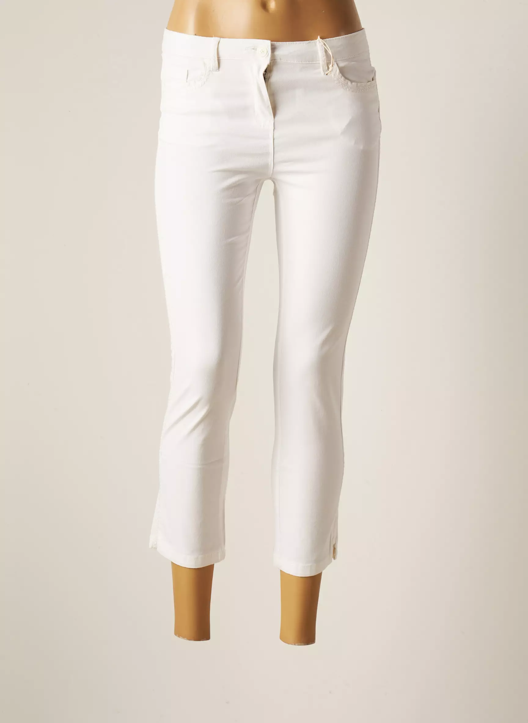 C Est Beau La Vie Pantacourts Femme couleur blanc